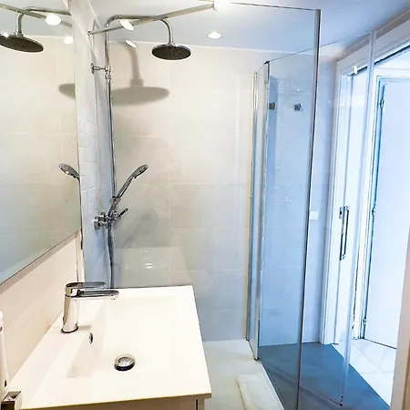 Skol 727 Lovely 2 Bedroom Duplex In Center *