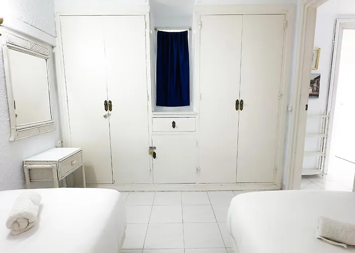 Skol 727 Lovely 2 Bedroom Duplex In Center