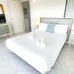 Skol 727 Lovely 2 Bedroom Duplex In Center